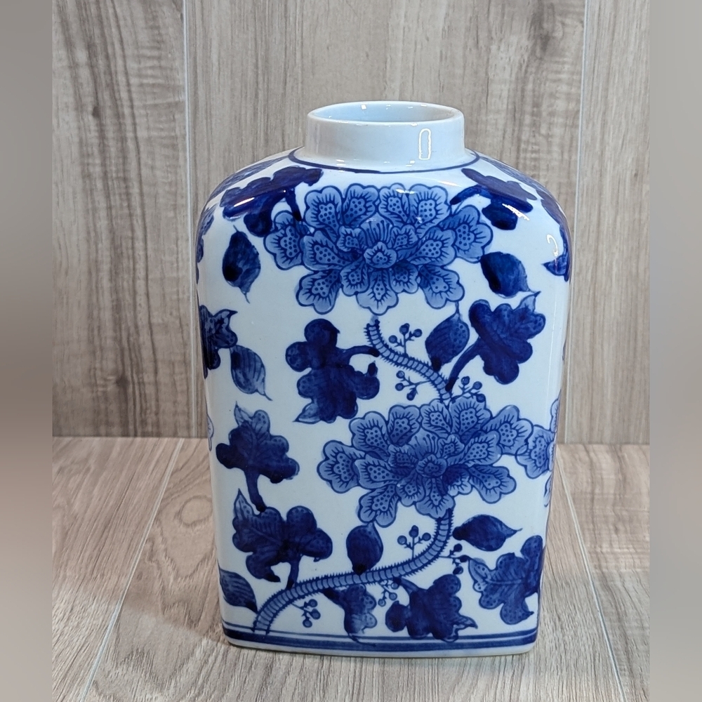 Vintage Blue White Floral Vase Ginger Jar Urn Chinoiserie